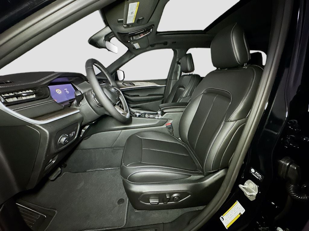 2026 Jeep Grand Cherokee Base