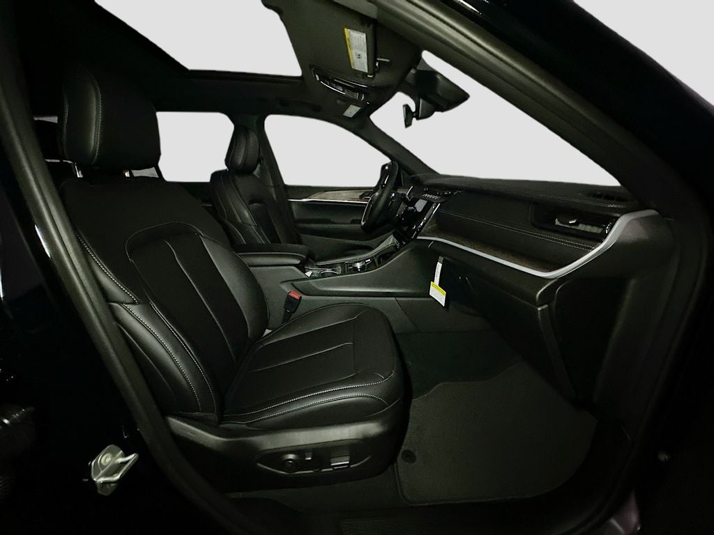 2026 Jeep Grand Cherokee Base