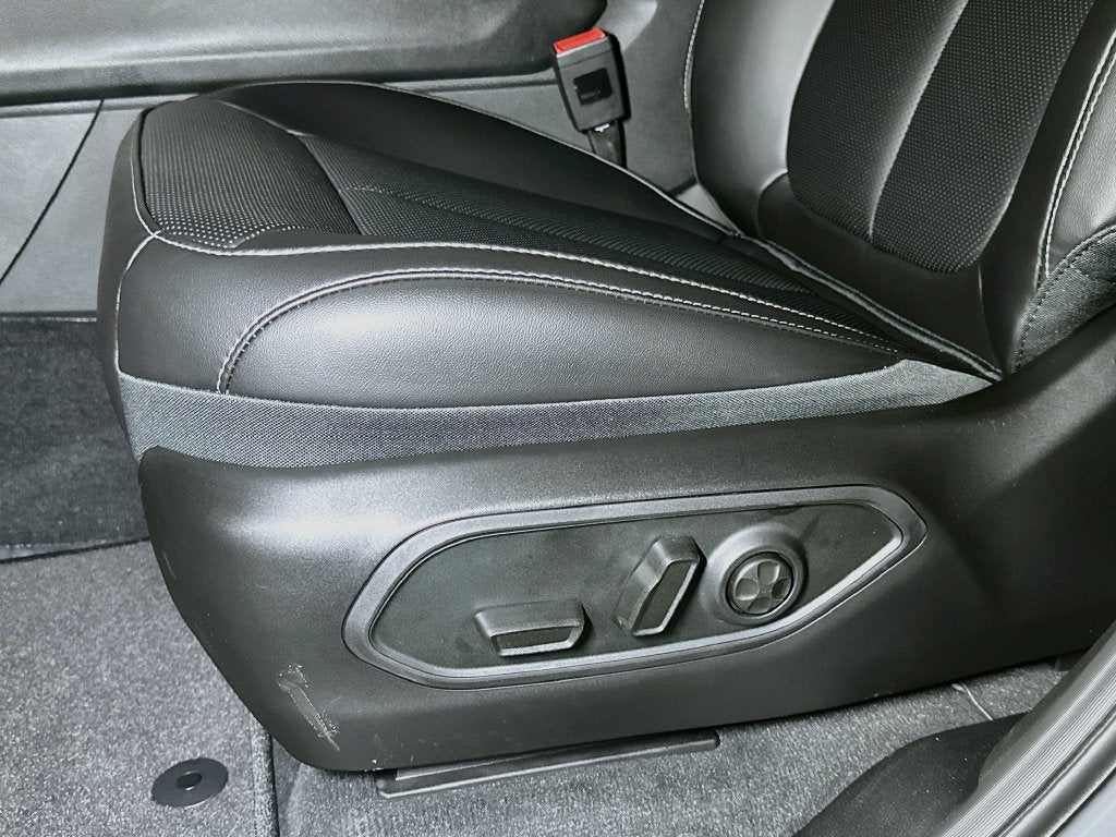 2027 Jeep Grand Cherokee Base