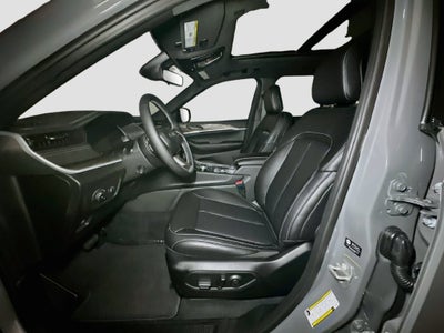 2027 Jeep Grand Cherokee Base