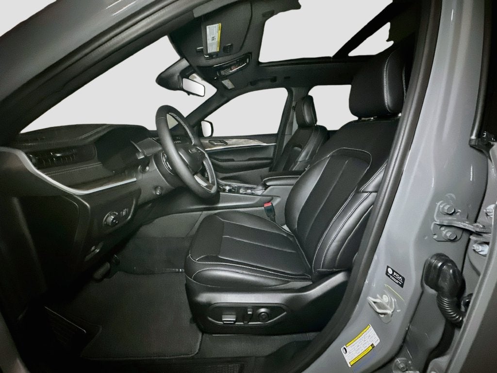 2027 Jeep Grand Cherokee Base