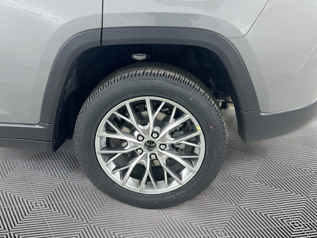 2027 Jeep Grand Cherokee Base