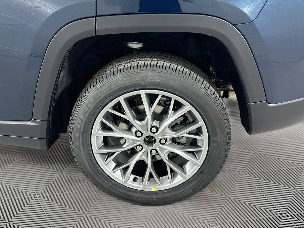 2027 Jeep Grand Cherokee Base