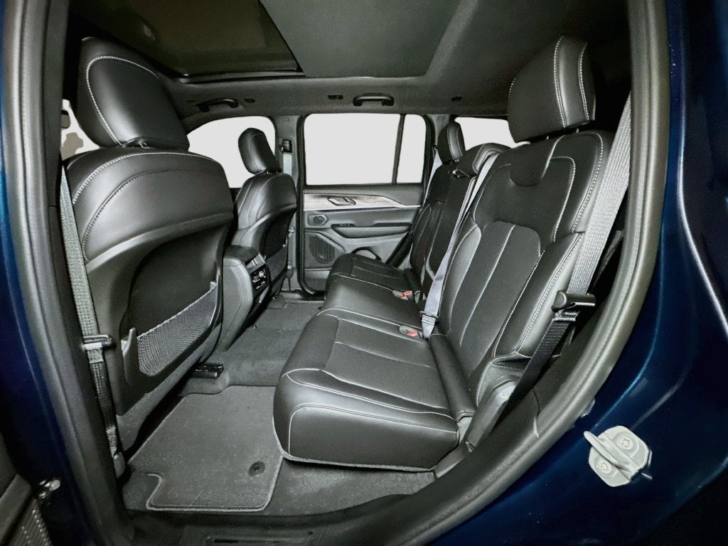 2027 Jeep Grand Cherokee Base