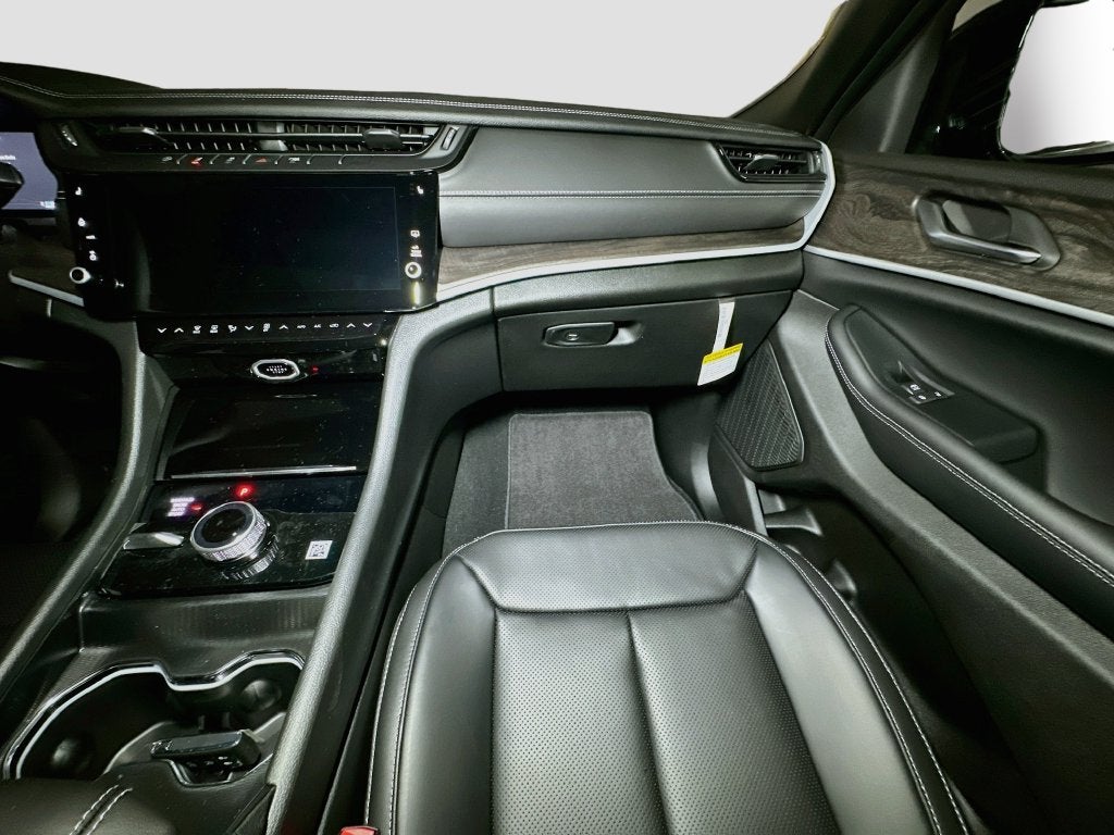 2027 Jeep Grand Cherokee Base