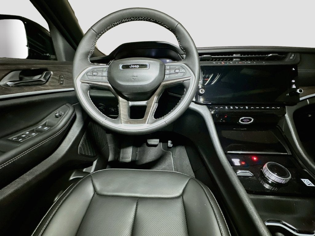2027 Jeep Grand Cherokee Base