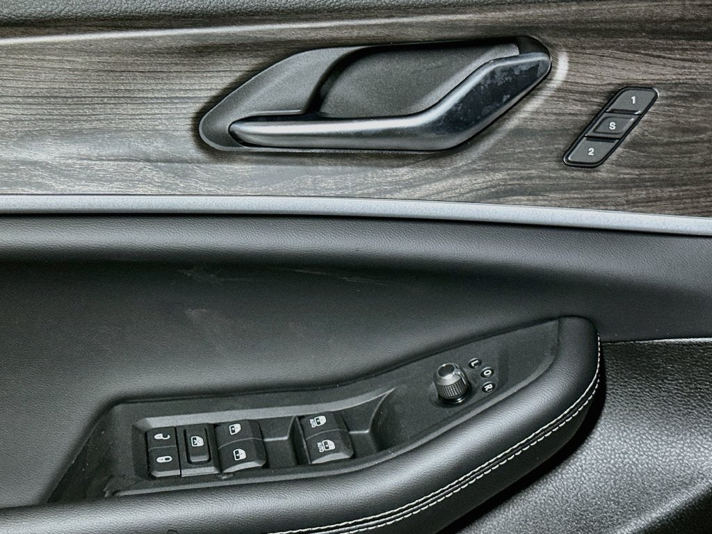 2027 Jeep Grand Cherokee Base