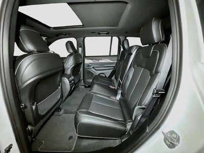 2027 Jeep Grand Cherokee Base