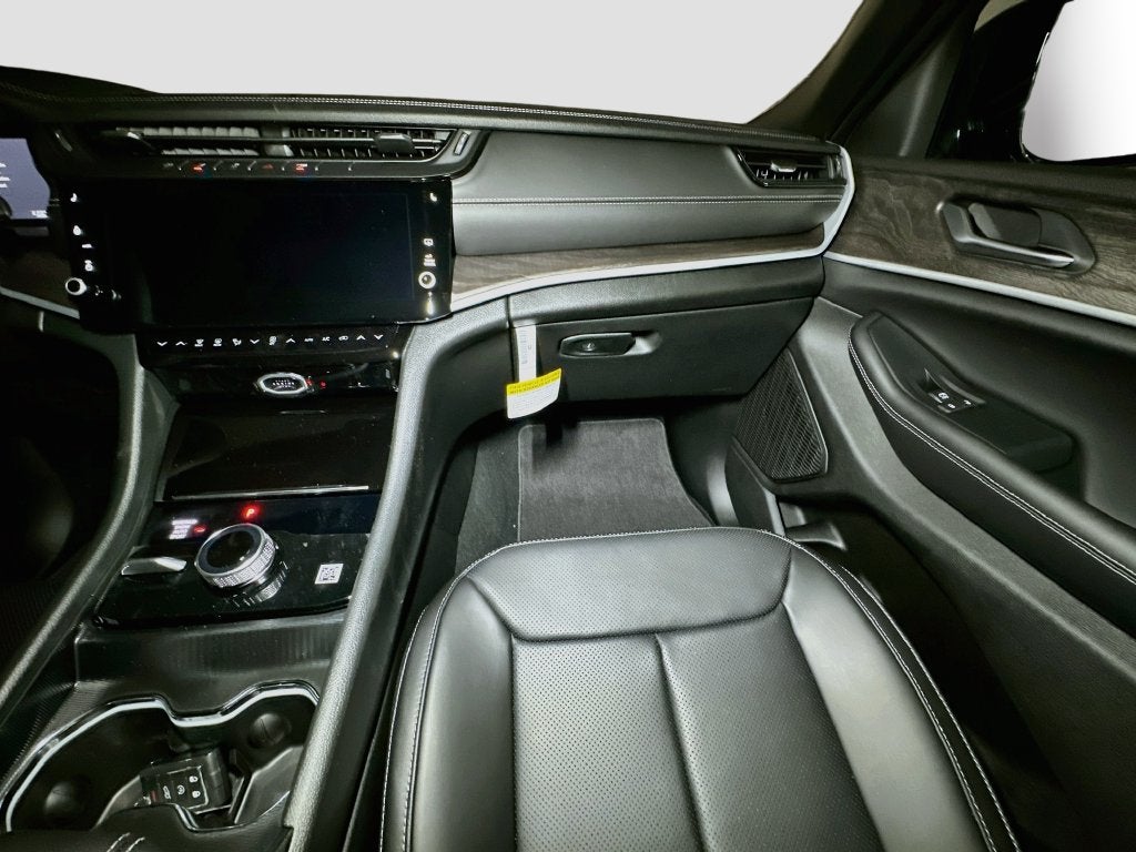 2027 Jeep Grand Cherokee Base