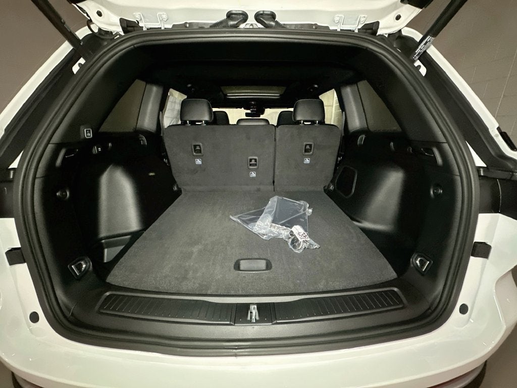 2027 Jeep Grand Cherokee Base