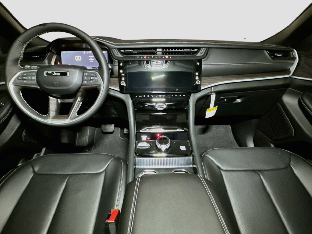 2027 Jeep Grand Cherokee Base