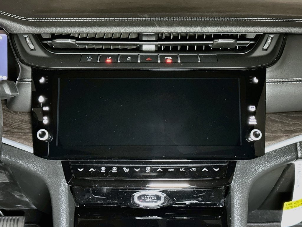 2027 Jeep Grand Cherokee Base