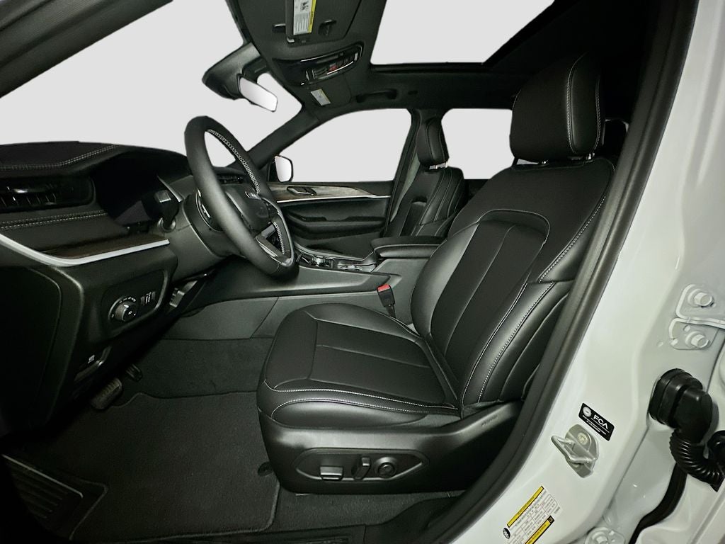 2026 Jeep Grand Cherokee Base