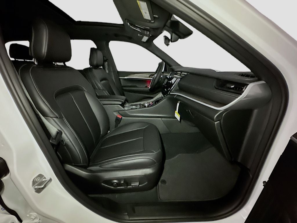 2026 Jeep Grand Cherokee Base
