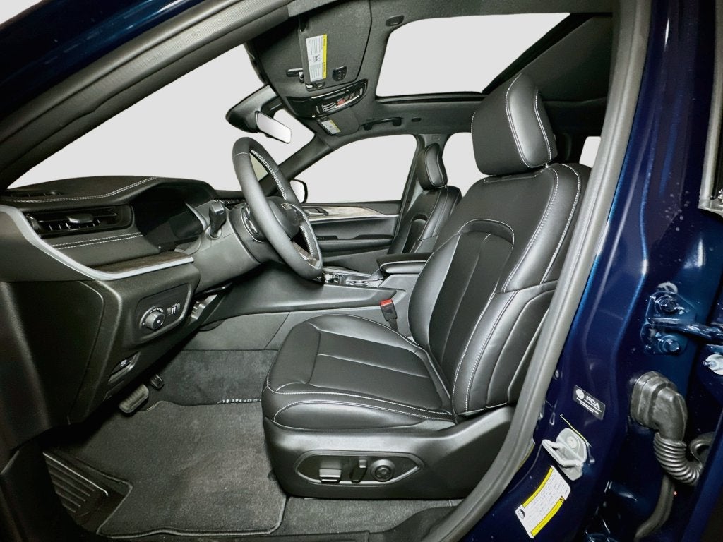 2027 Jeep Grand Cherokee Base