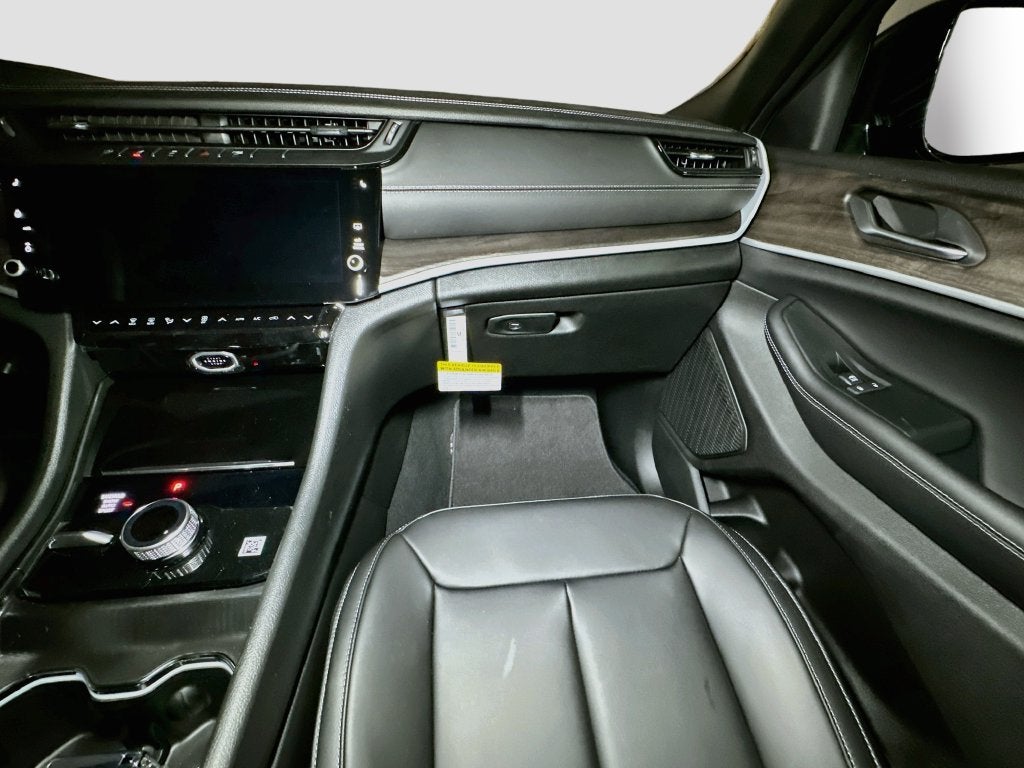 2027 Jeep Grand Cherokee Base