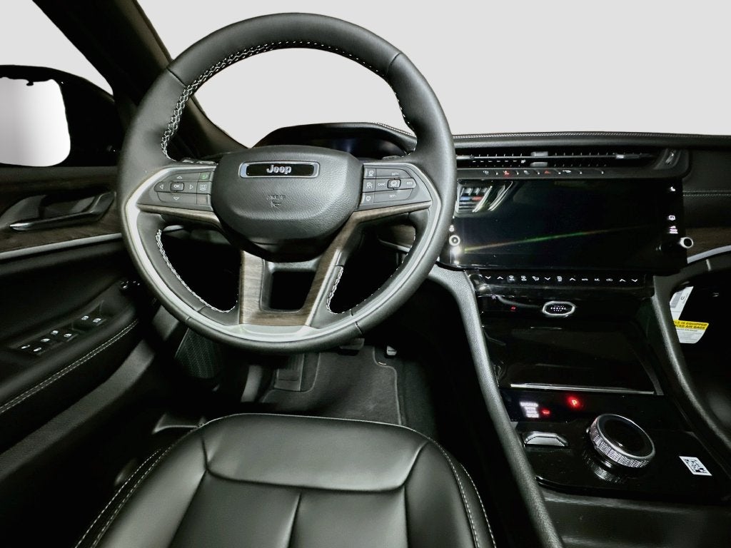 2027 Jeep Grand Cherokee Base