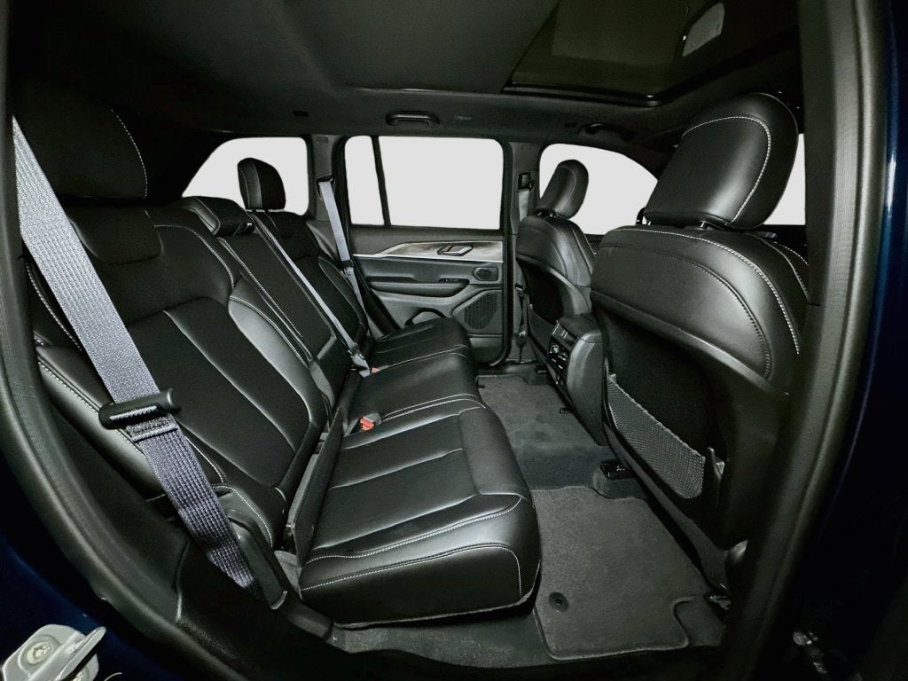 2027 Jeep Grand Cherokee Base