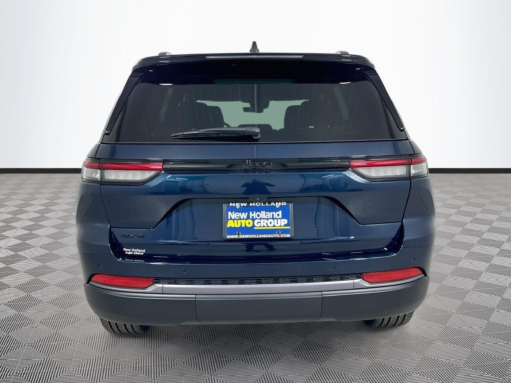 2027 Jeep Grand Cherokee Base