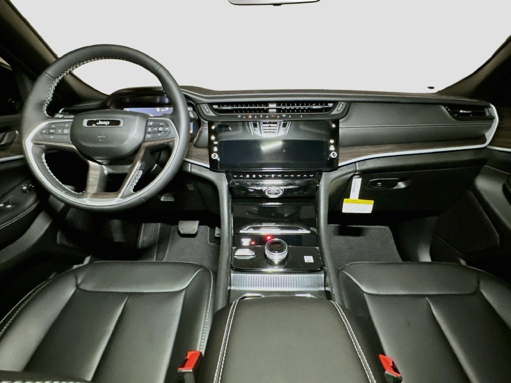 2027 Jeep Grand Cherokee Base