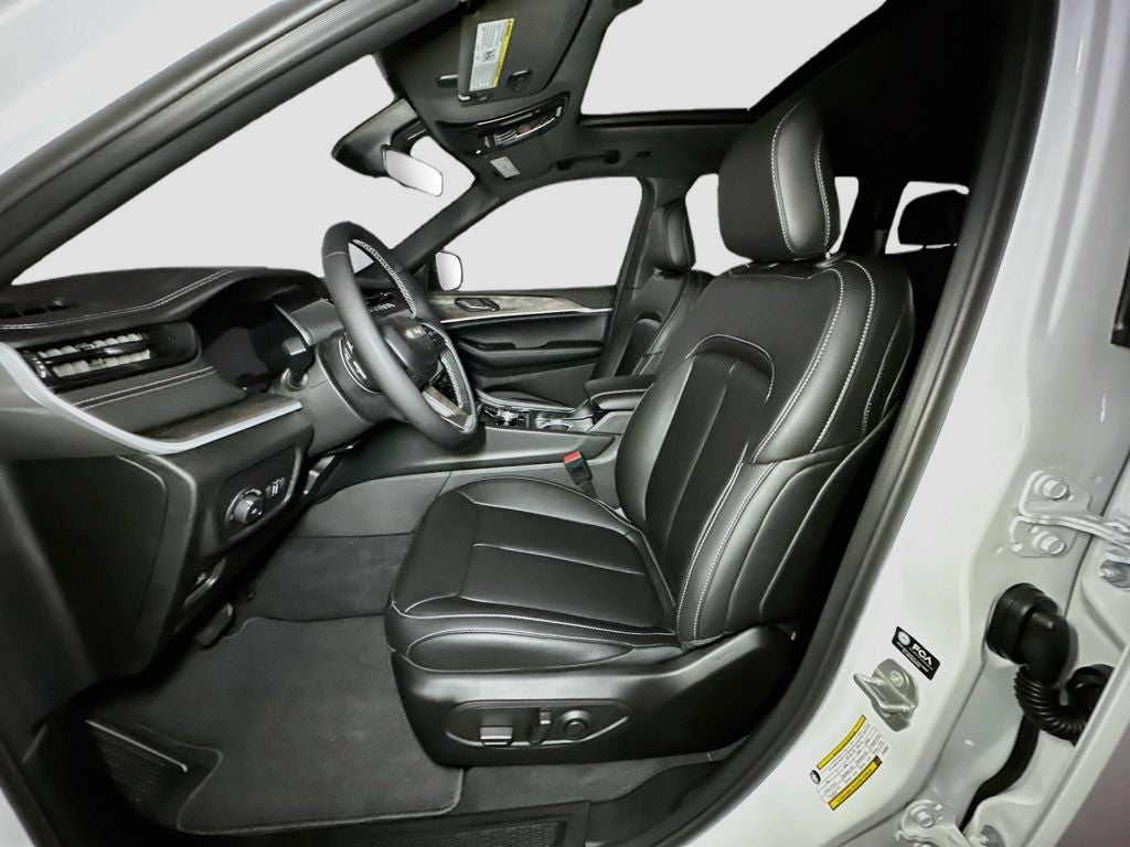 2026 Jeep Grand Cherokee Base