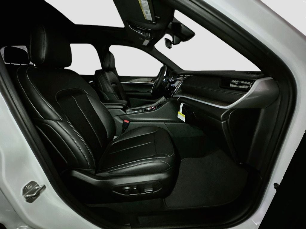 2026 Jeep Grand Cherokee Base