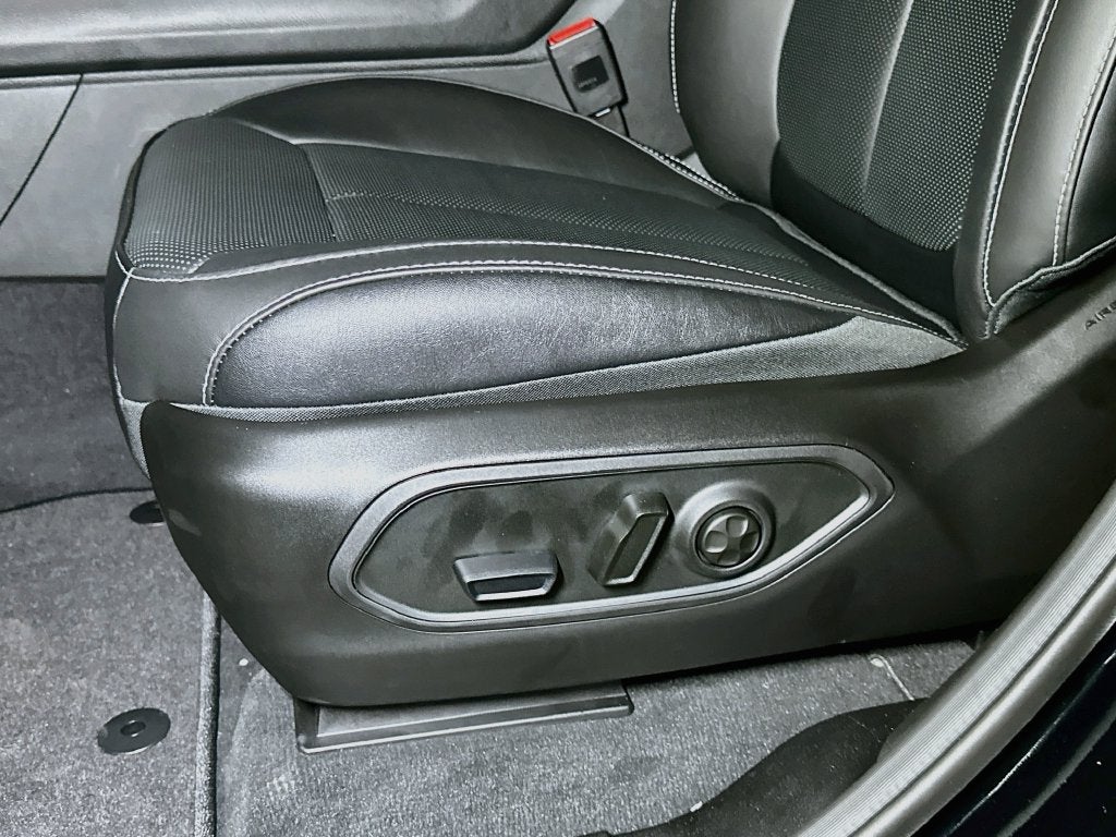 2027 Jeep Grand Cherokee Base