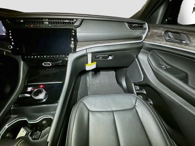 2027 Jeep Grand Cherokee Base