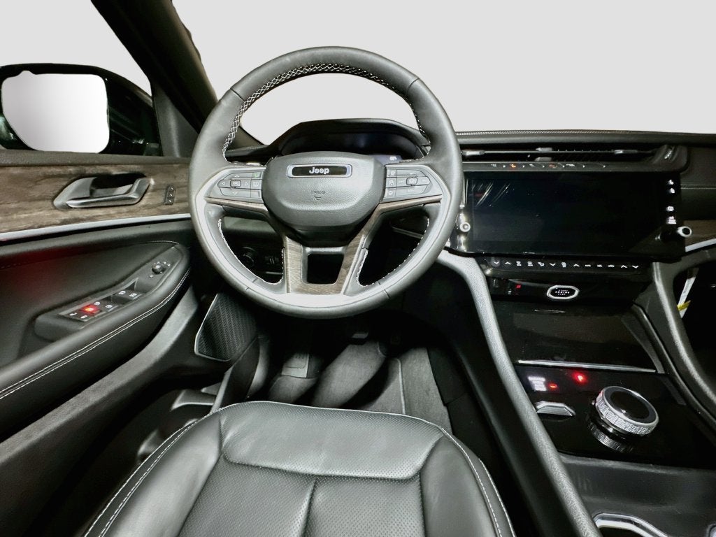 2027 Jeep Grand Cherokee Base