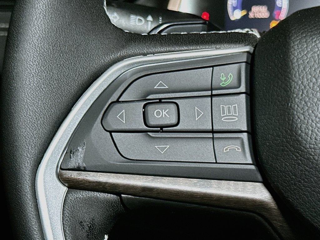 2027 Jeep Grand Cherokee Base