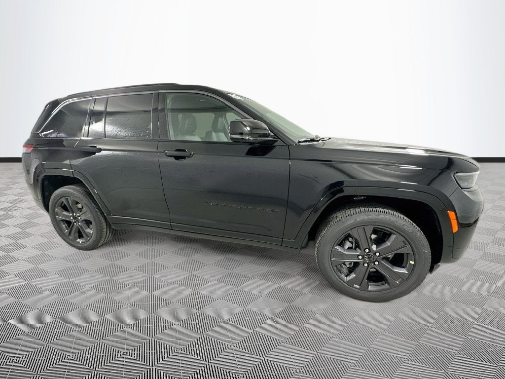 2027 Jeep Grand Cherokee Base