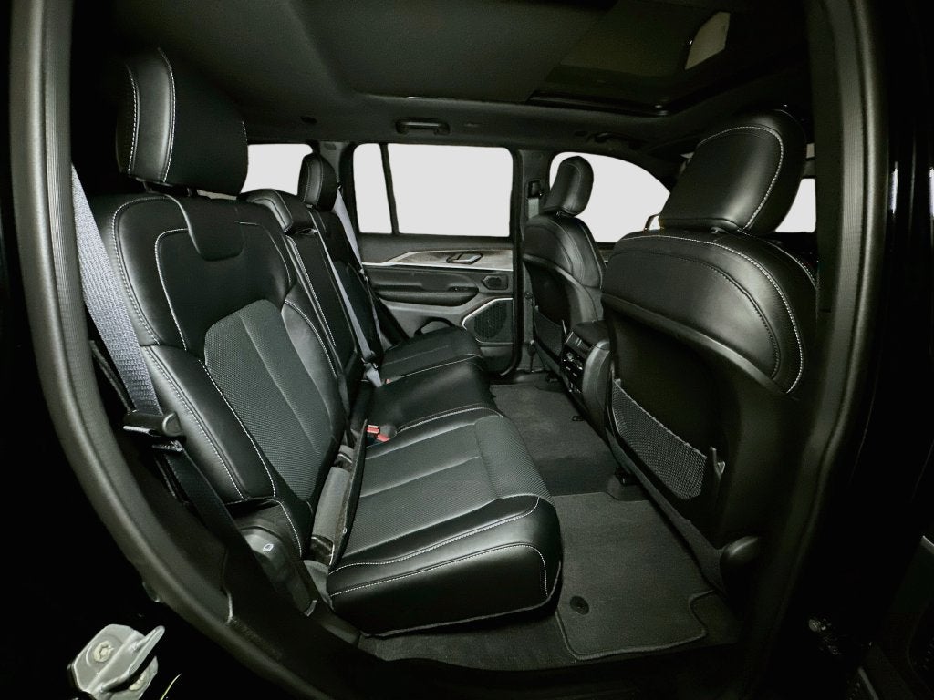 2027 Jeep Grand Cherokee Base