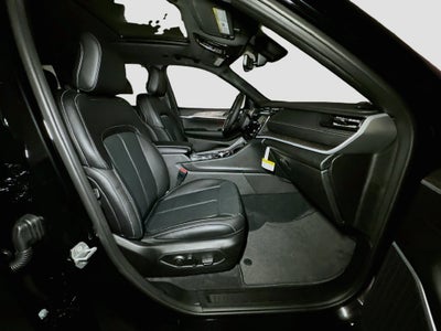 2027 Jeep Grand Cherokee Base
