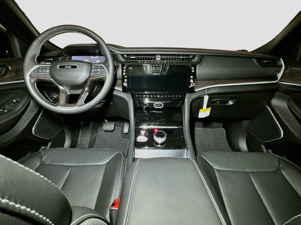 2027 Jeep Grand Cherokee Base