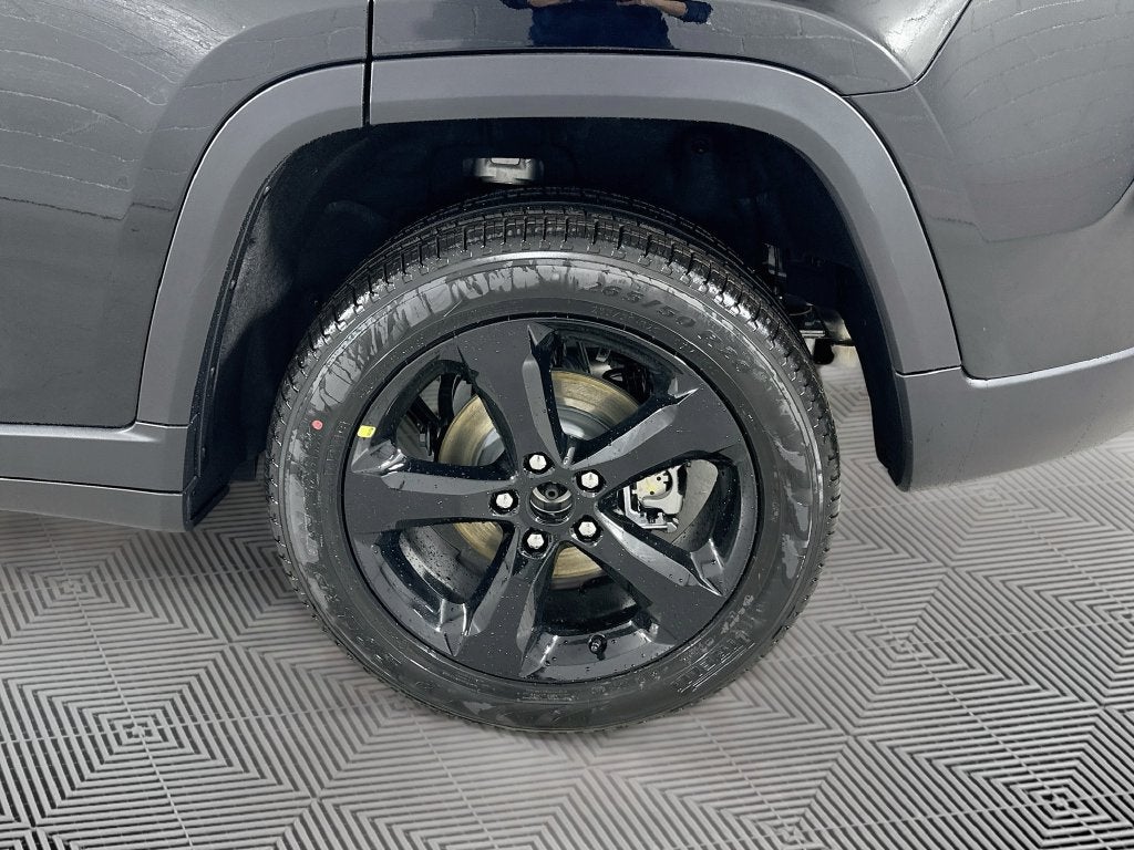2027 Jeep Grand Cherokee Base