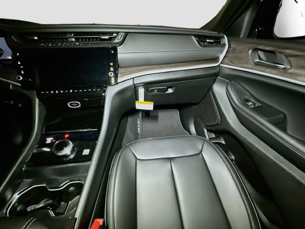 2027 Jeep Grand Cherokee Base