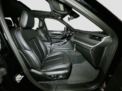 2027 Jeep Grand Cherokee Base