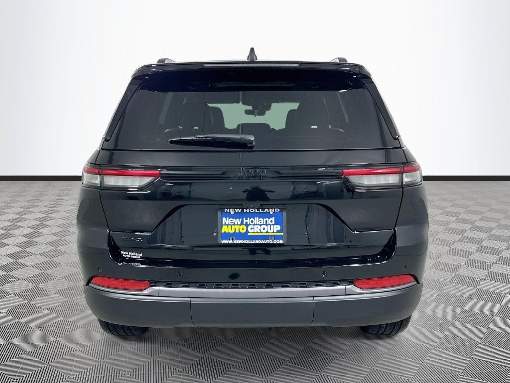 2027 Jeep Grand Cherokee Base