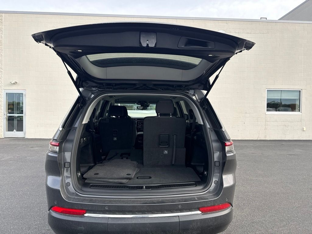 2024 Jeep Grand Cherokee L Laredo