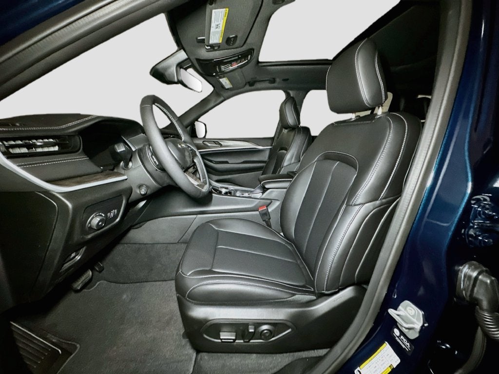 2027 Jeep Grand Cherokee L Base