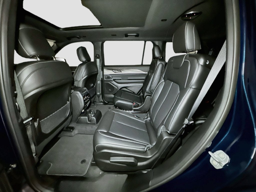 2027 Jeep Grand Cherokee L Base