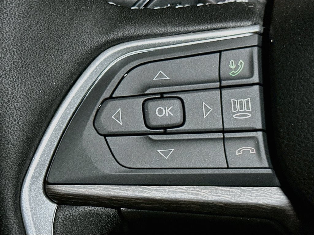 2027 Jeep Grand Cherokee L Base