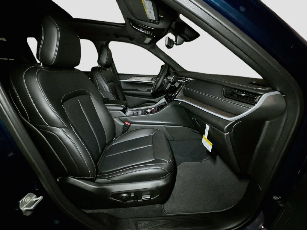 2027 Jeep Grand Cherokee L Base