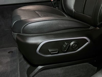 2025 Jeep Wagoneer Base