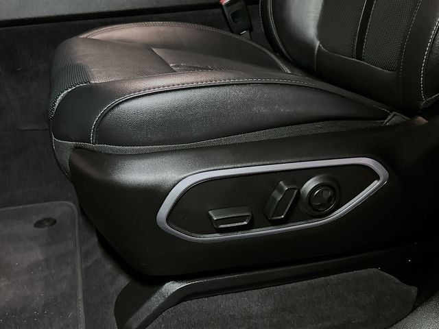 2025 Jeep Wagoneer Base