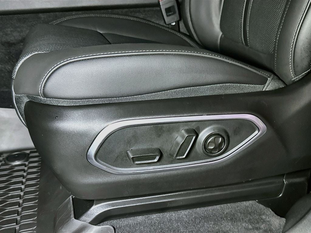 2026 Jeep Grand Wagoneer Base