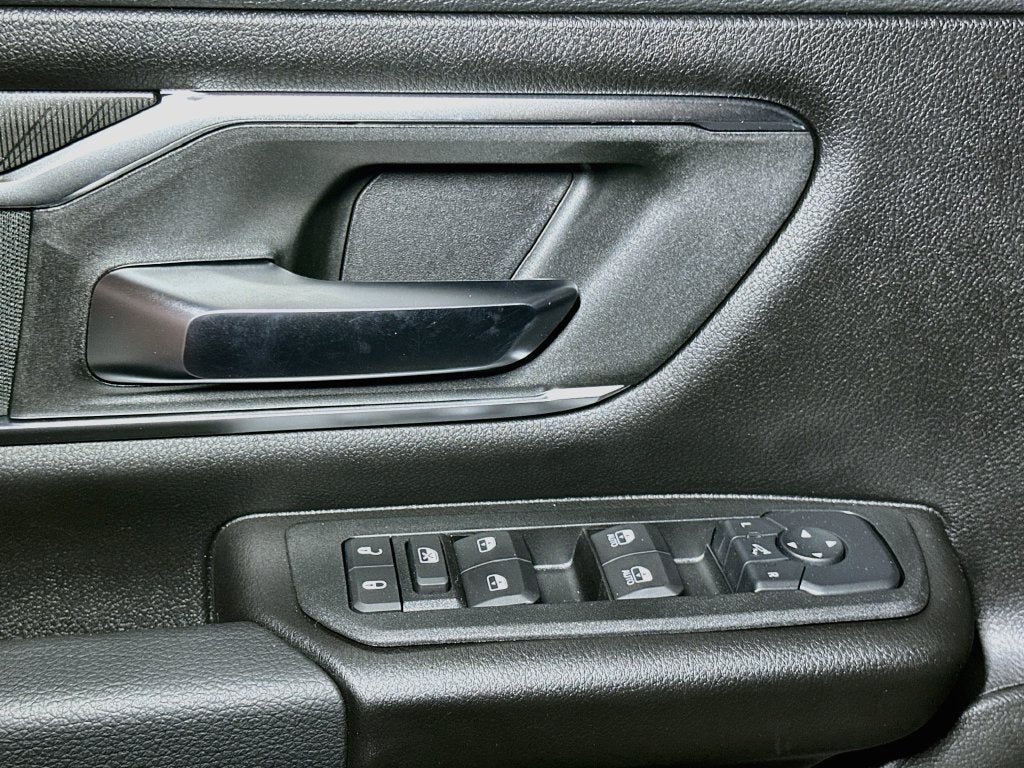 2027 RAM 1500 Big Horn/Lone Star