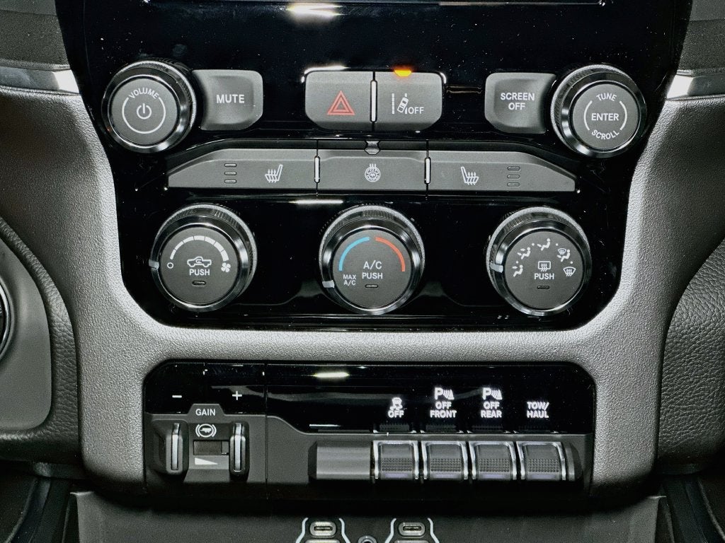 2027 RAM 1500 Big Horn/Lone Star