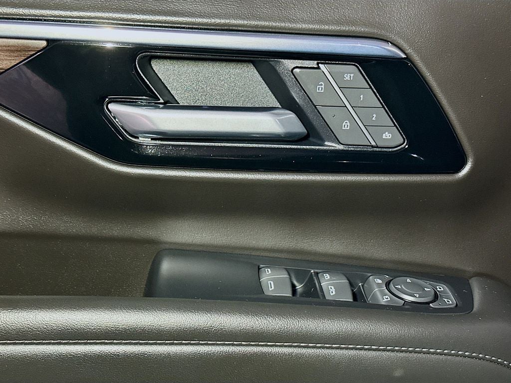 2025 Chevrolet Suburban LT