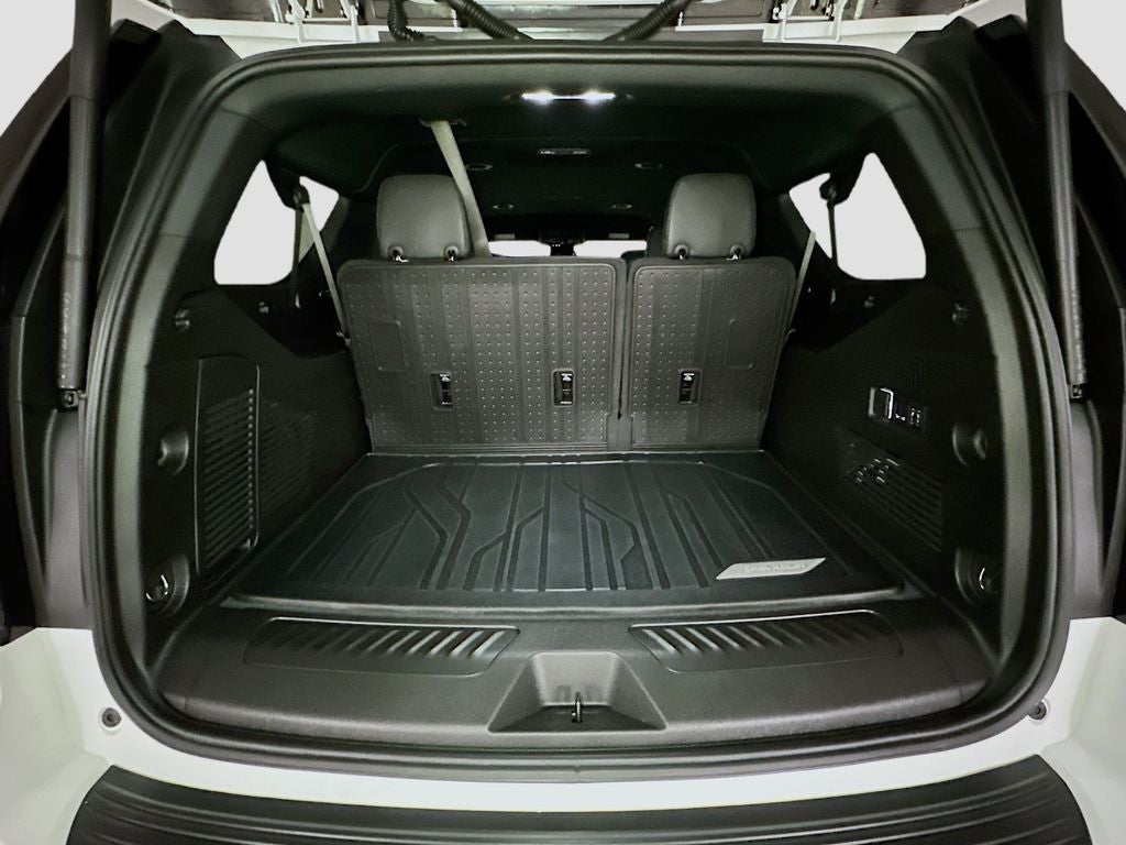 2025 Chevrolet Suburban LT